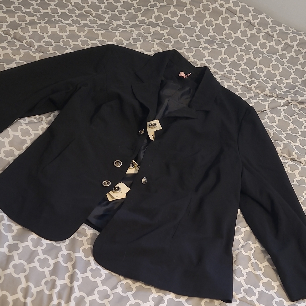 Avenue Black Blazer with Classic Design